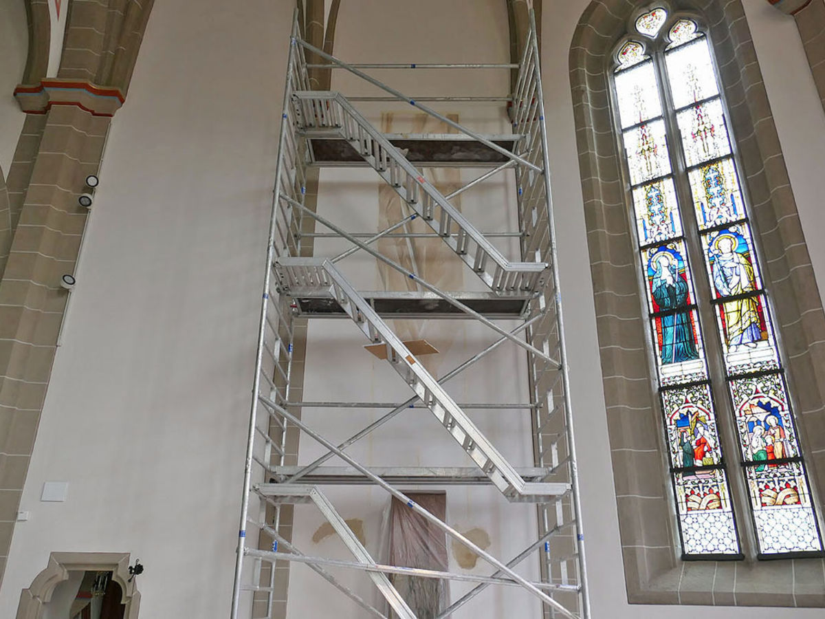 Malerischer Spiegel am Tabernakel in St. Crescentius (Foto: Karl-Franz Thiede)